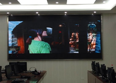 चीन P5 इंडोर पूर्ण रंग एलईडी प्रदर्शन स्क्रीन के लिए सम्मेलन / मोबाइल मीडिया उच्च ताज़ा दर आपूर्तिकर्ता